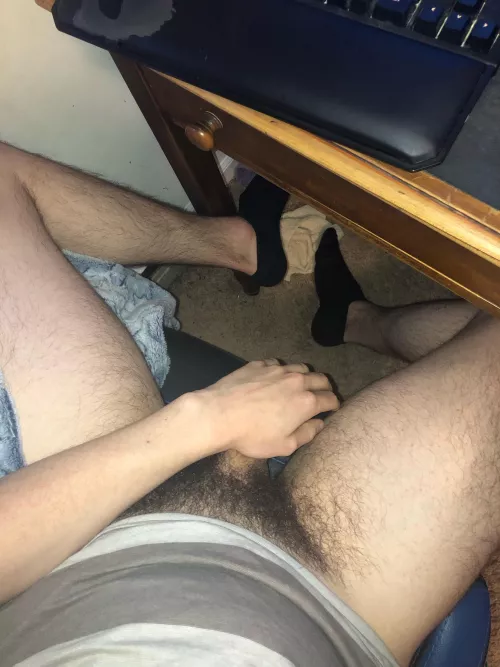 26 need a long term bro that wants to show pics throughout the day casually nude showin our soft and hard dicks. I love Latino dicks hope that’s not weird heh feet smaller or average dicks and bigger or hairy bros. Messy piss and cum are my fav to do h