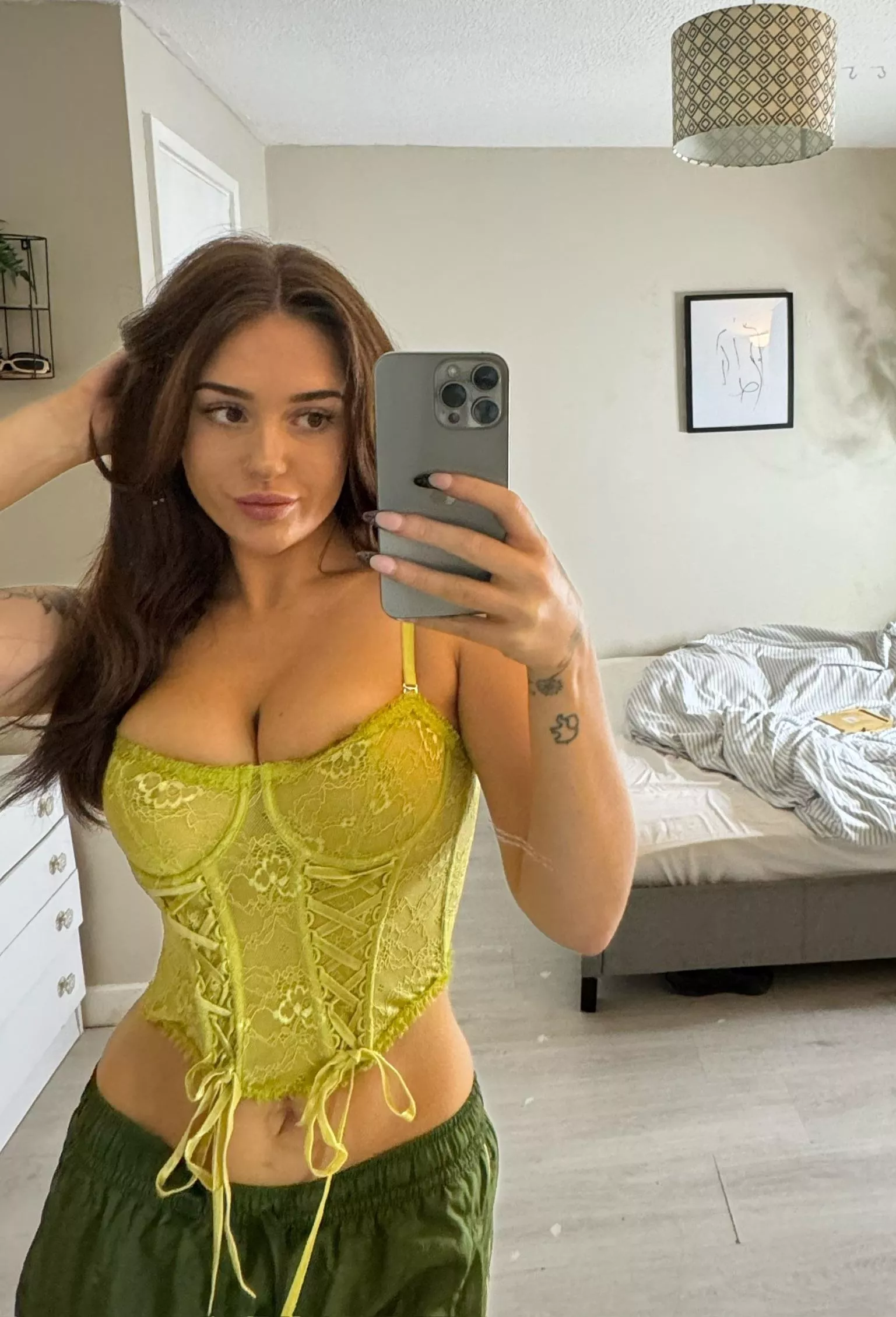 Ani rose (@realanirose)