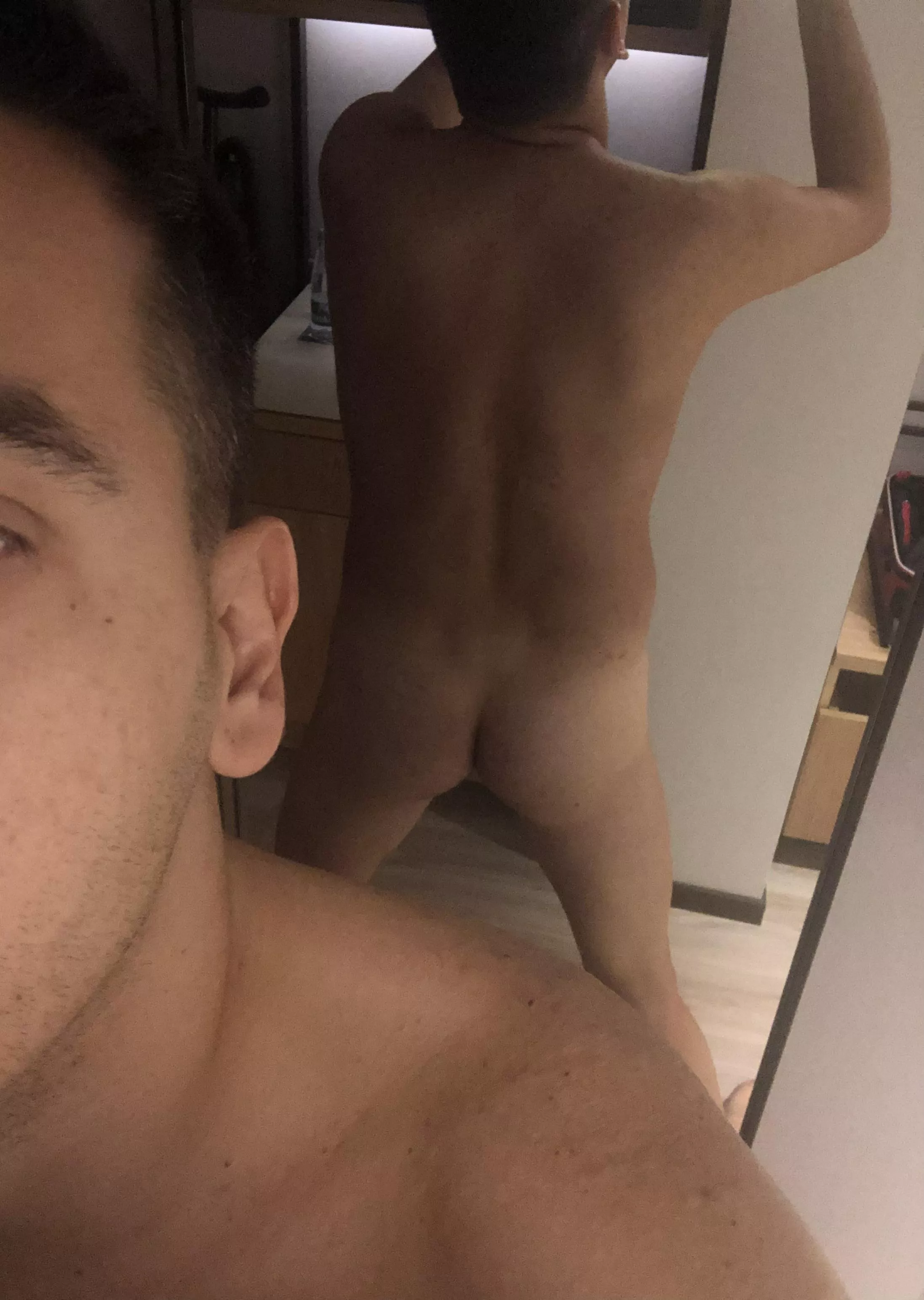 Ass wants to show off