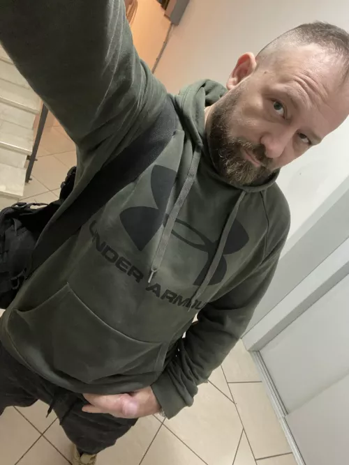 Bad (43) Italian Dad is waiting for you on the stairs of the building, where are you?