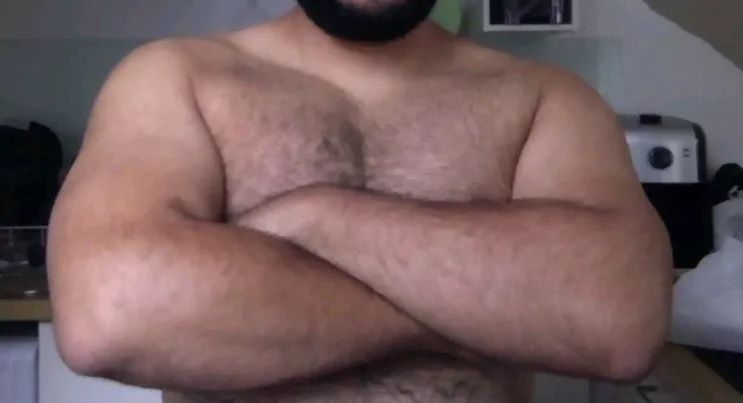 Big beefy strong guys here? Im a short beefy guy looking for meaningful, fun, conversations, geek about videogames, also intimate talks and more .. huge plus if you are uncut Hugs and hopefully see you soon 😊✌🏽