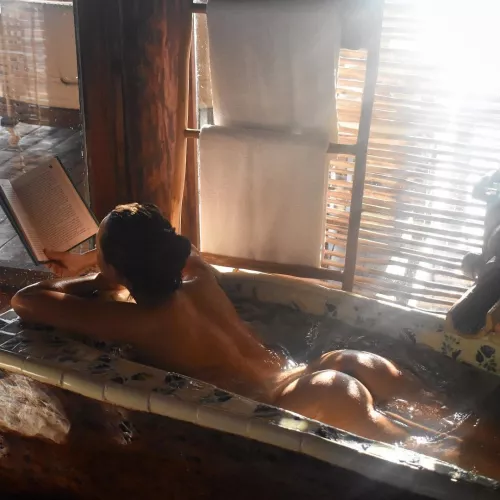 Bumming around in the bath