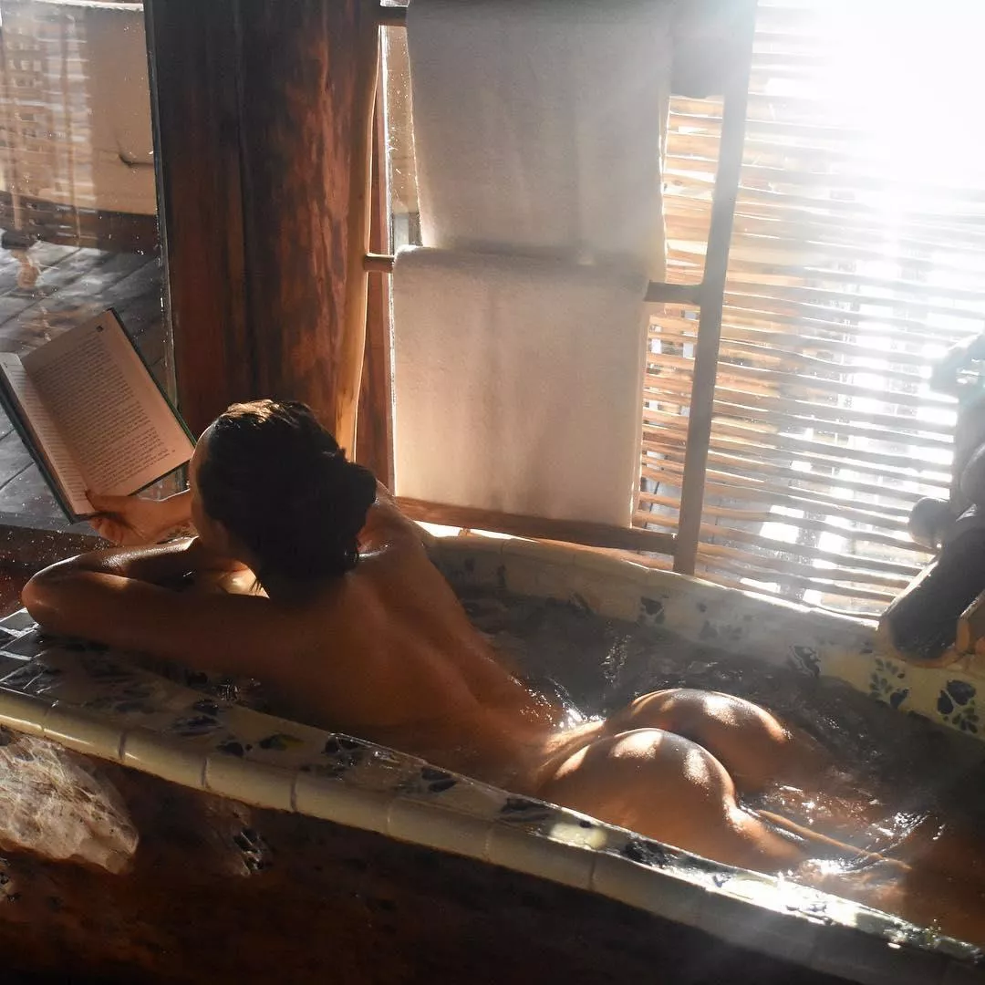 Bumming around in the bath