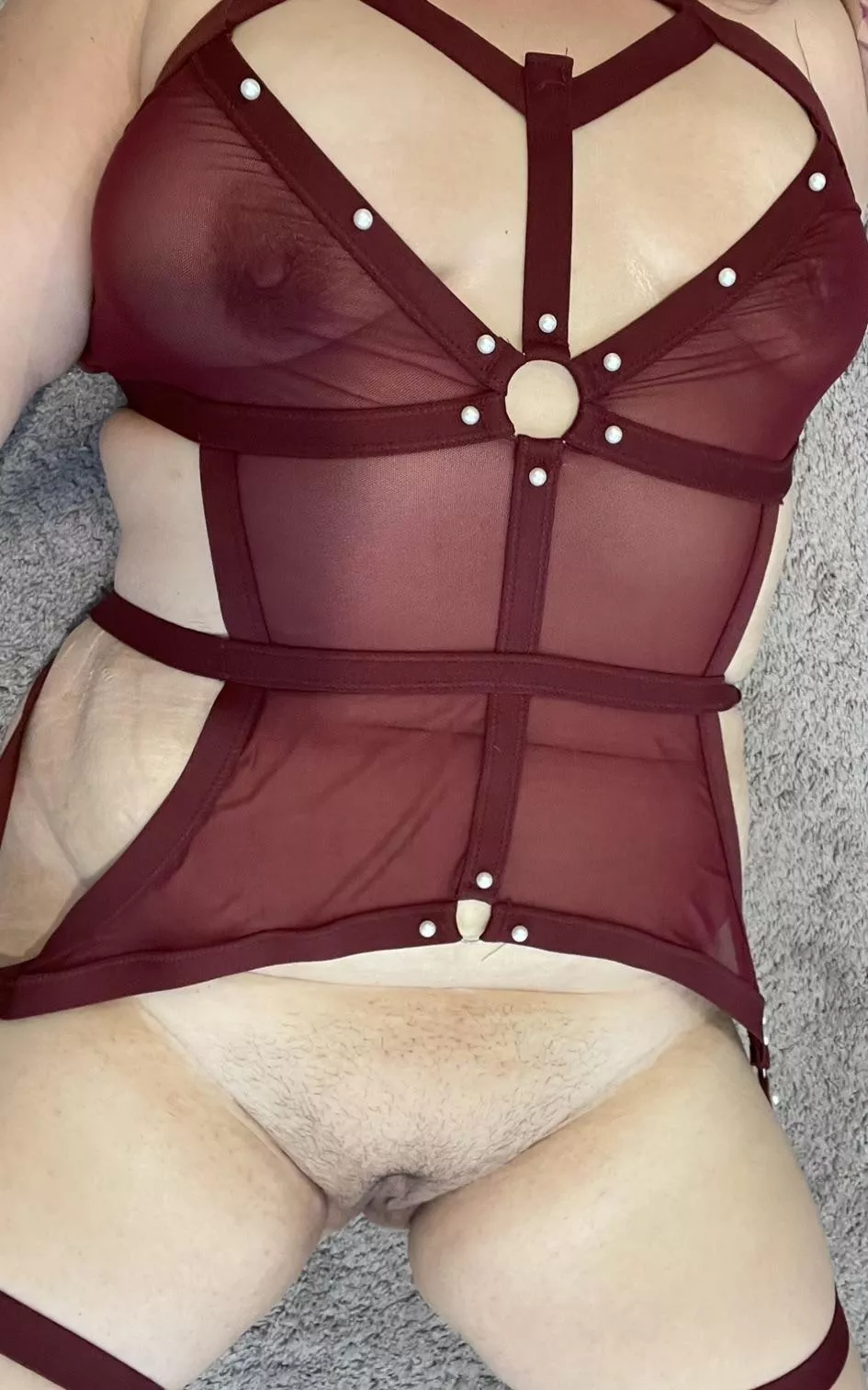 Can thick over 40 moms still post lingerie pics?