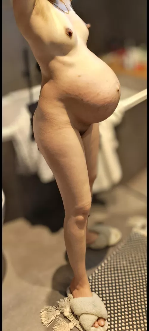 F30 144 5'5 its so hard to shave my pubic hair with my big bump in the way