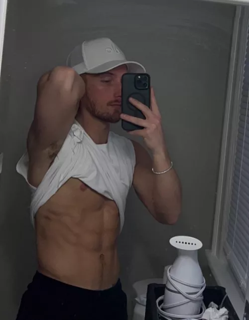 Gym progress pic featuring my steamer 🤓