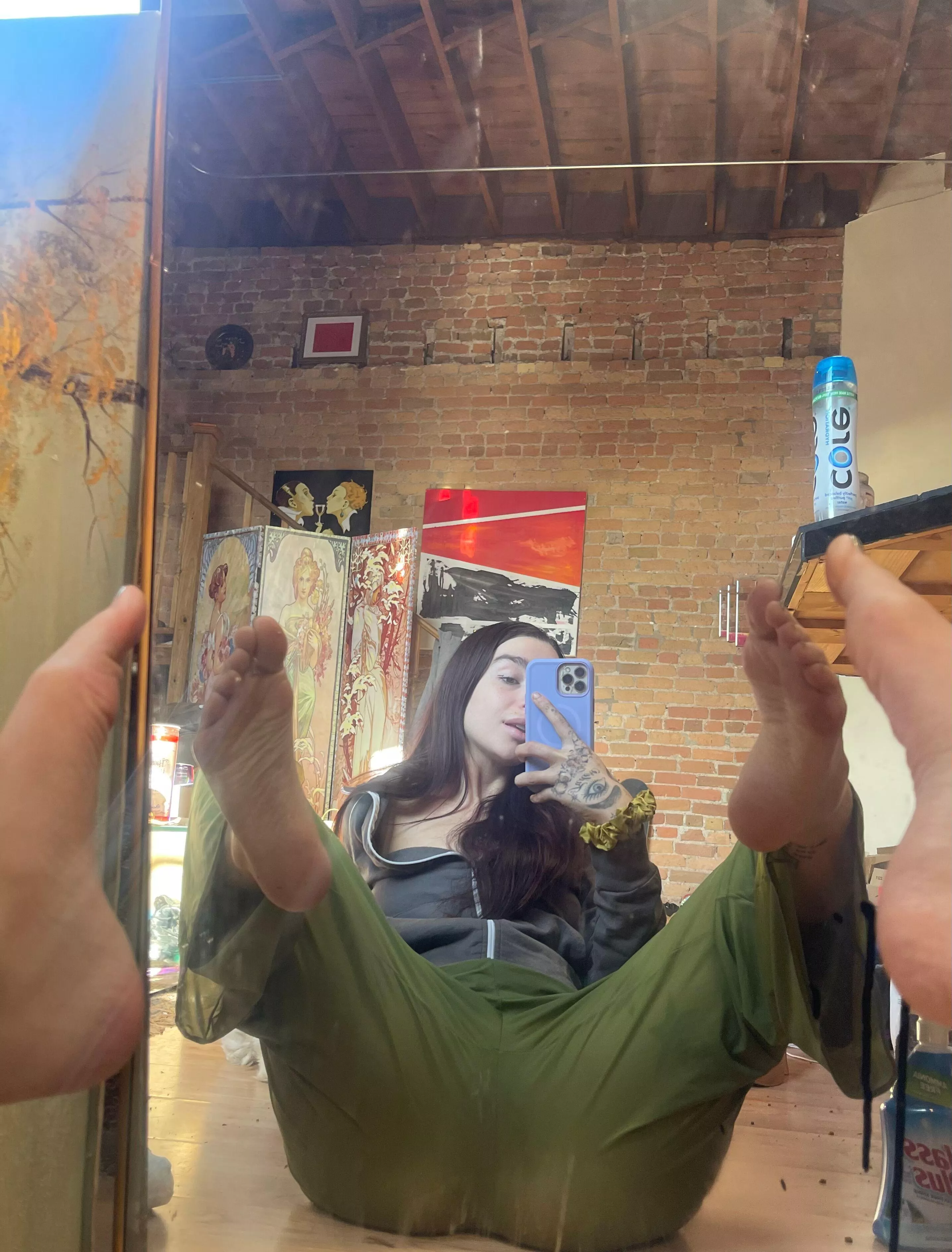 I hope my bare feet help your Sunday Scaries :)