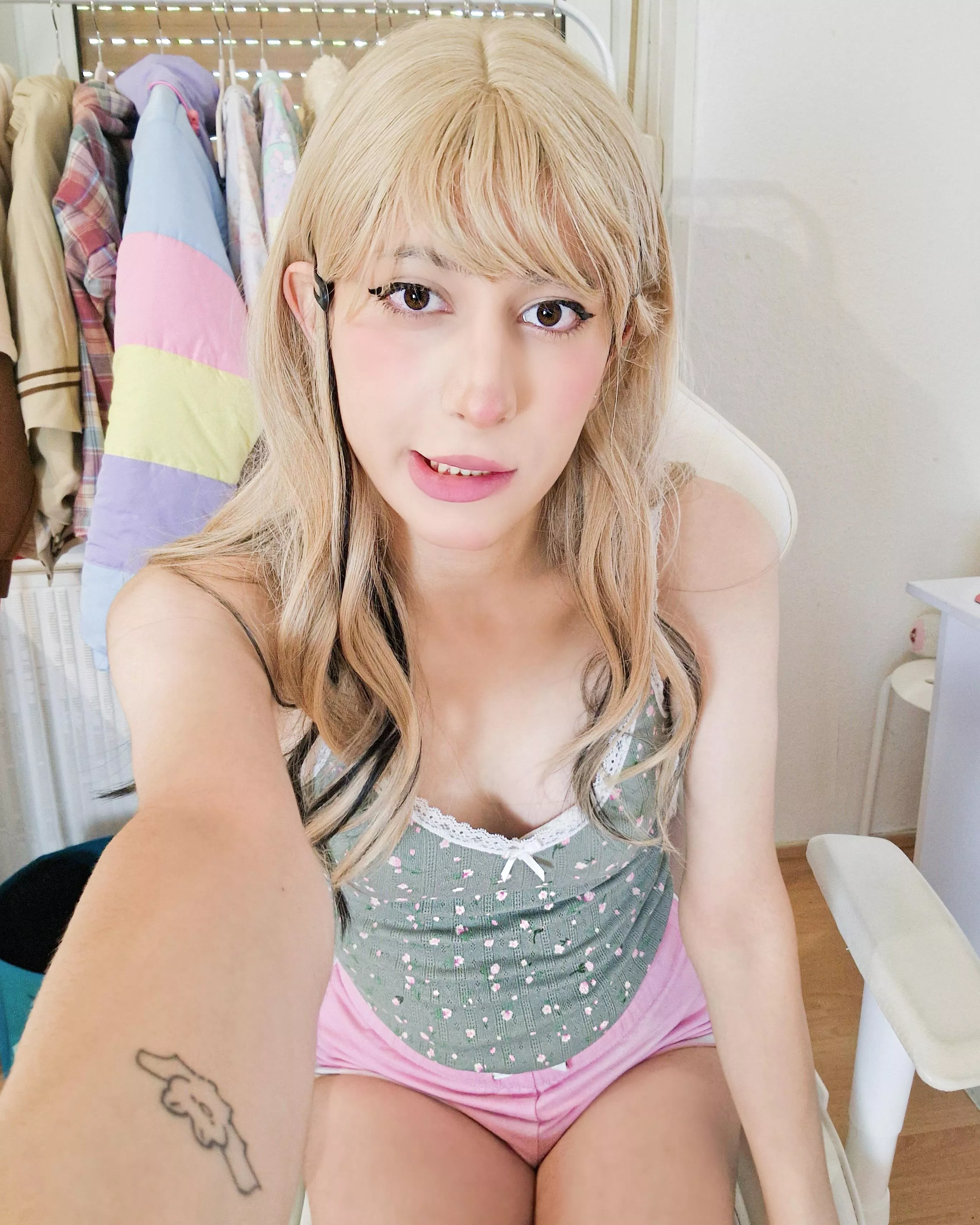 I like this top a lot 💗☺️