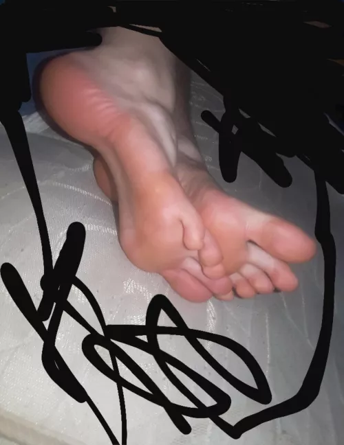 I never gave footjob think i woukd be good? Dm