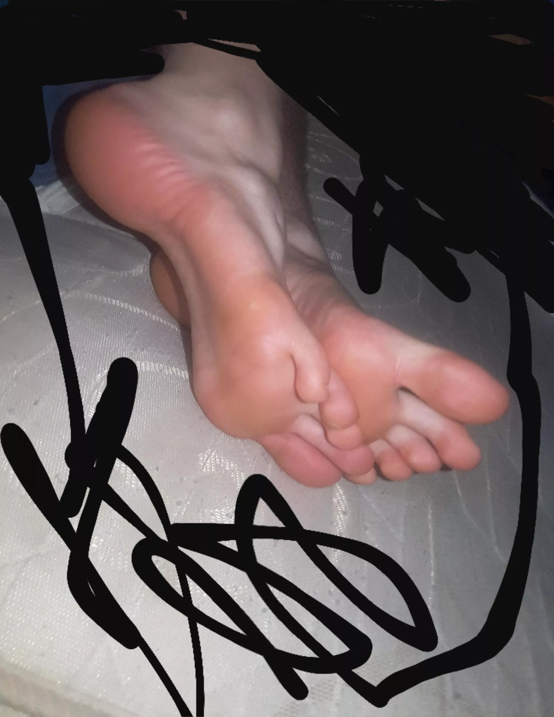 I never gave footjob think i woukd be good? Dm