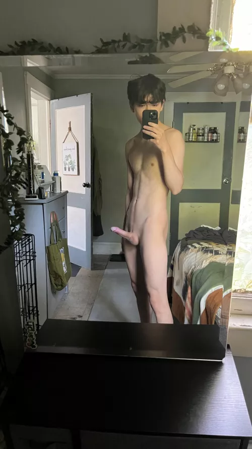 I’m a cute little twink right?