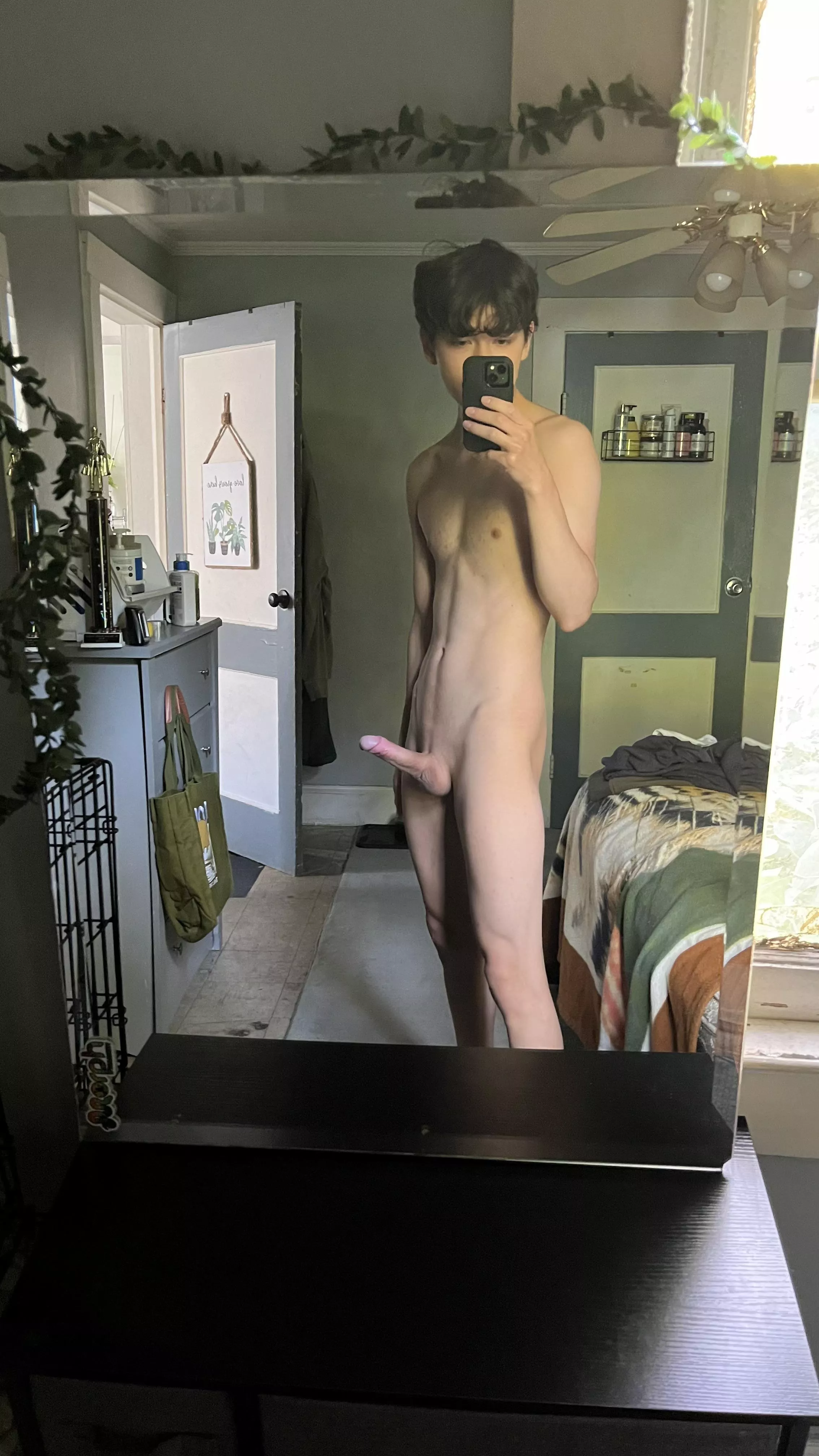 I’m a cute little twink right?