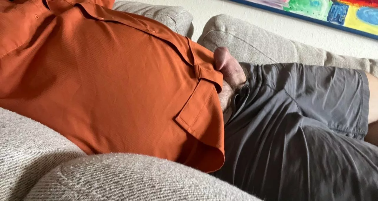 Lazy boring Saturday. Wish I had someone to flirt with.