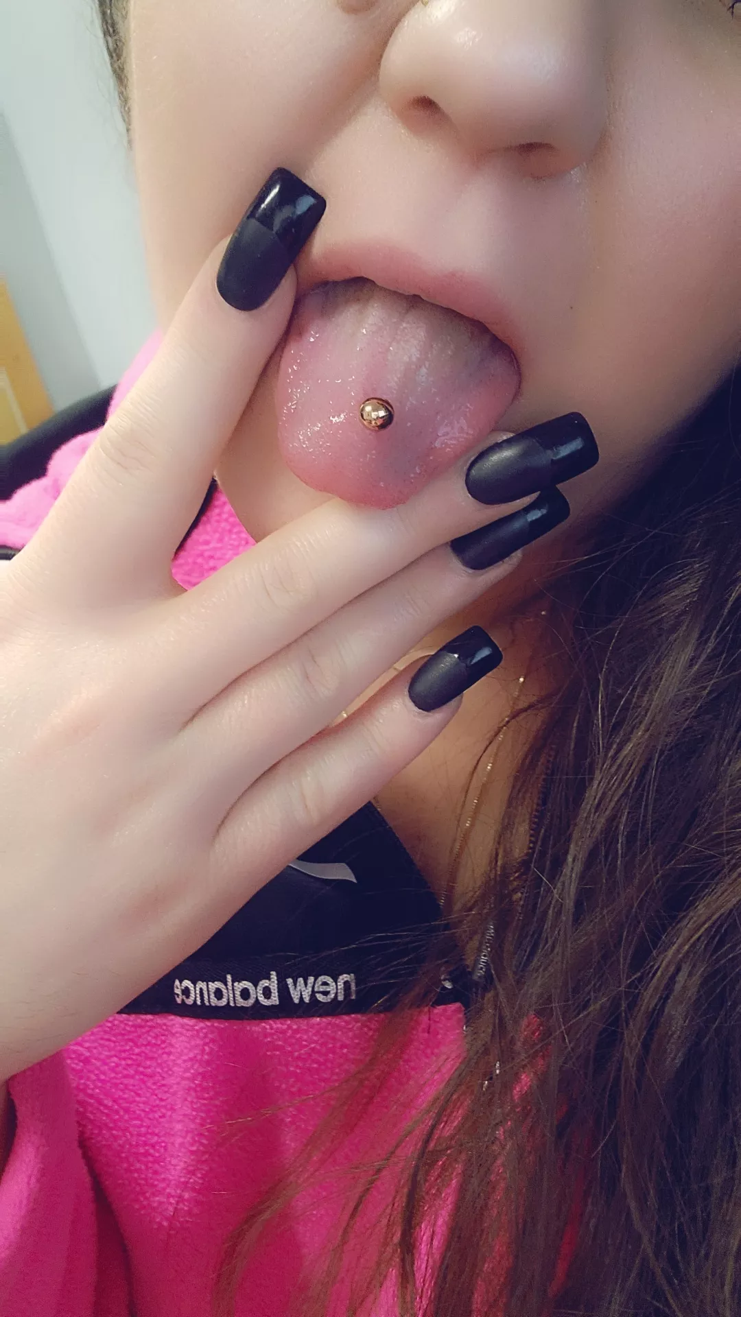 Miss my claws... they look so good wrapped around 🍆