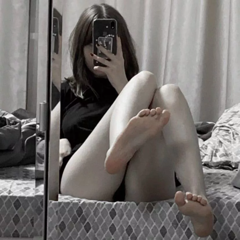 Really need some cum on my toes