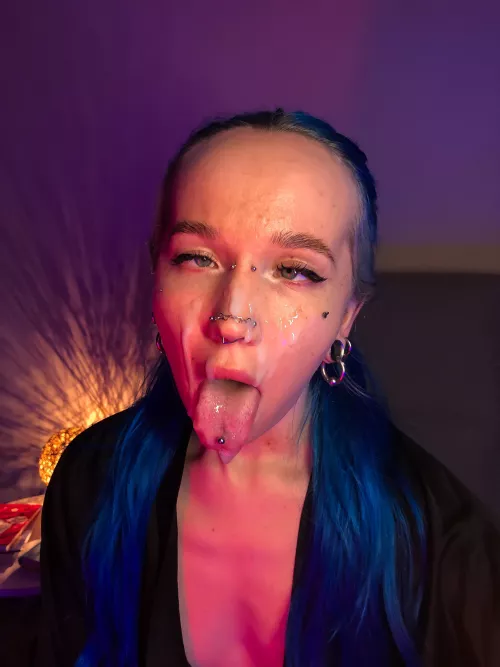 Say hey if you want to put your bump on my face.