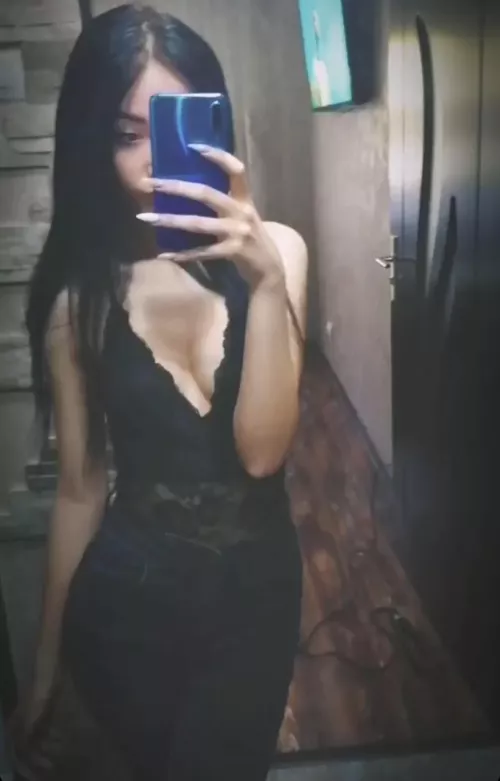 Should I wear this on our first date?