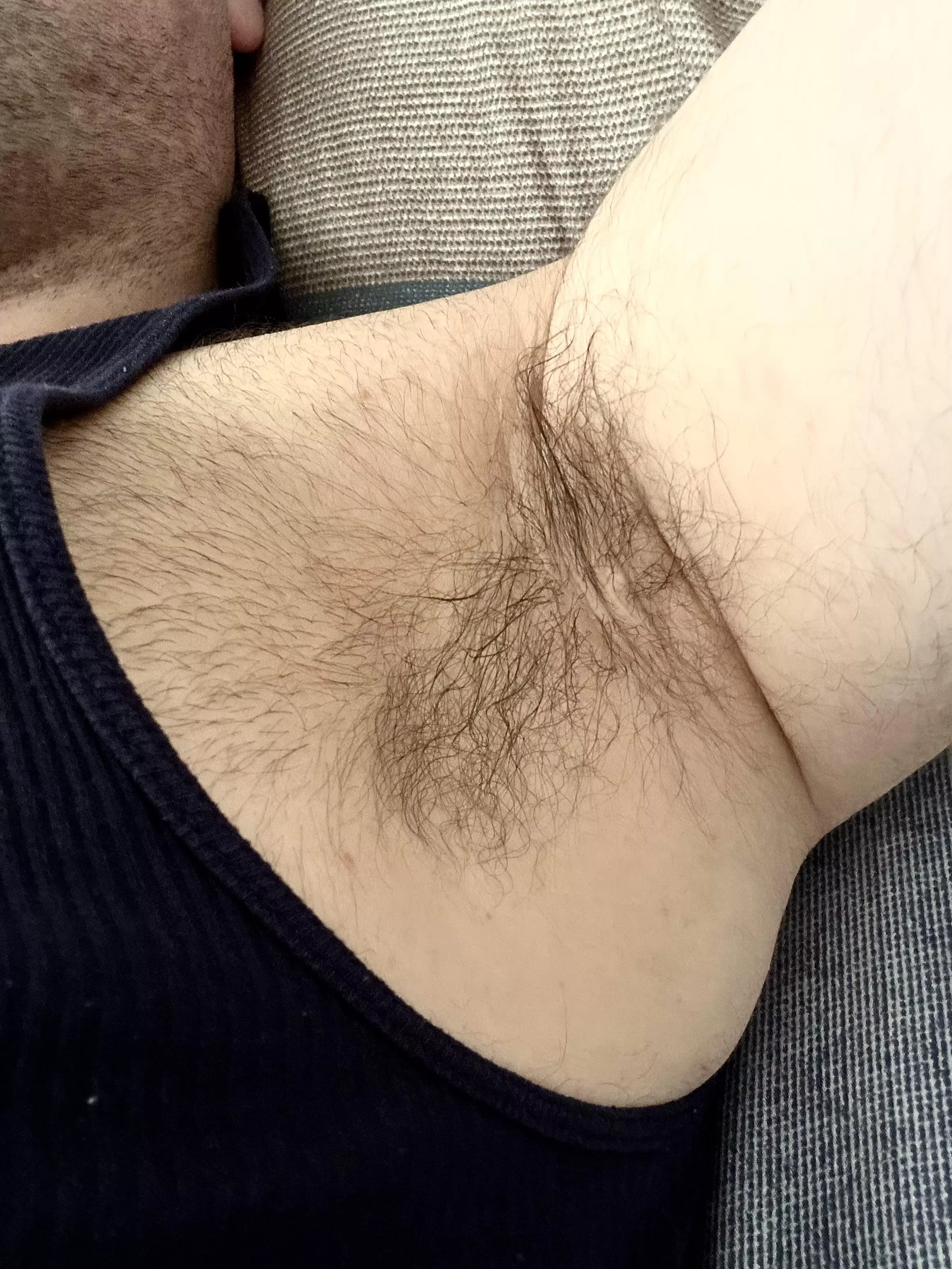 Sweaty post-gym pits. Come take a lick 😜