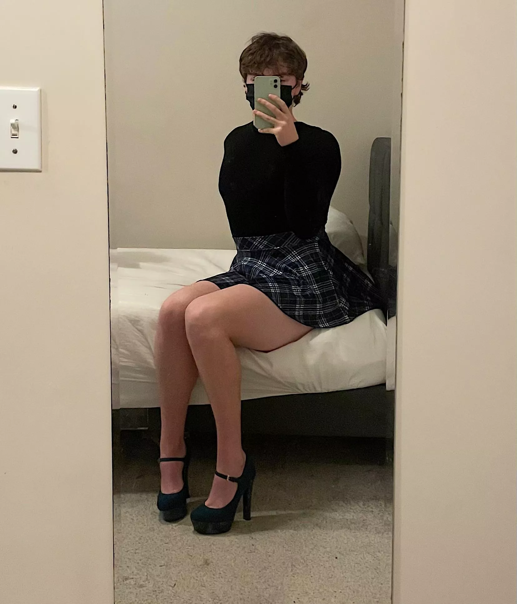 Thighs and heels♥️