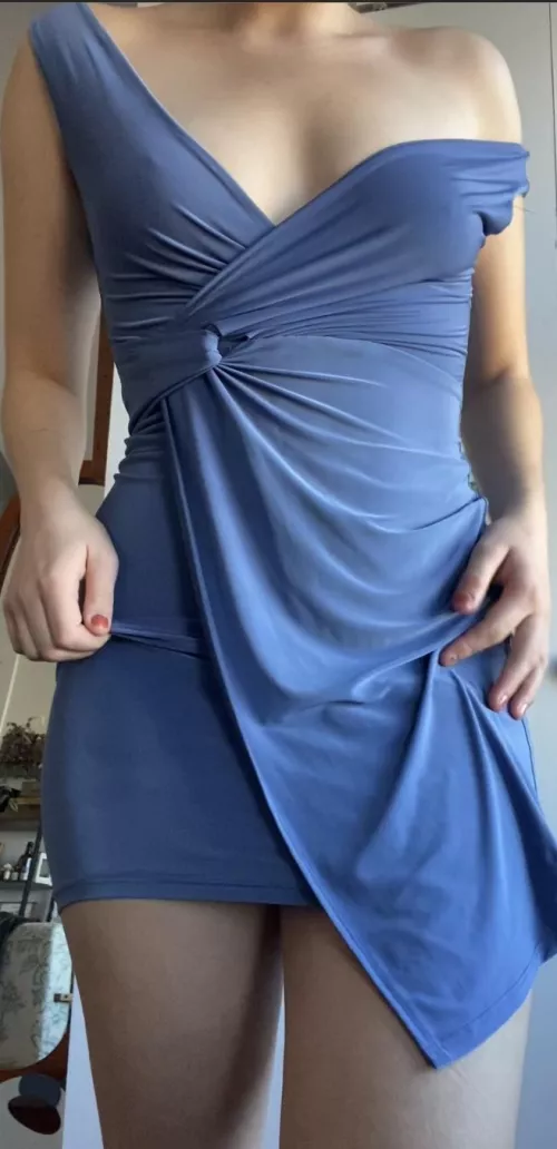 this dress was made to go braless in 💙😇