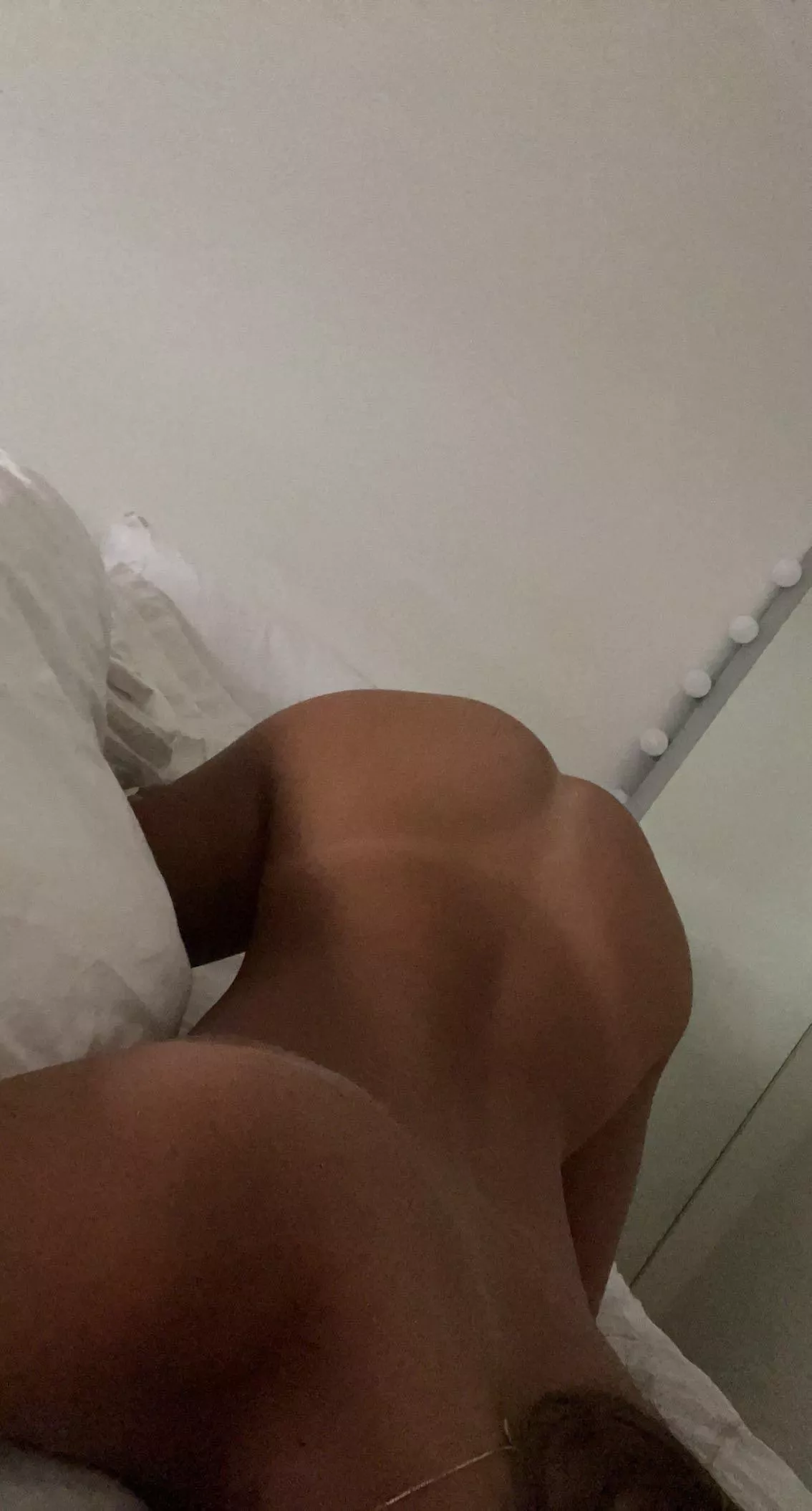 Vem vill spendera en natt med mig?🫦💦