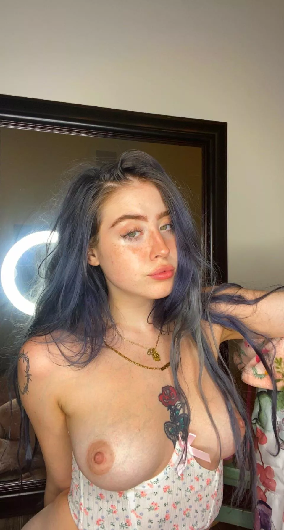 very rare footage of an alt slut without her eyeliner… still Fuckable i hope!