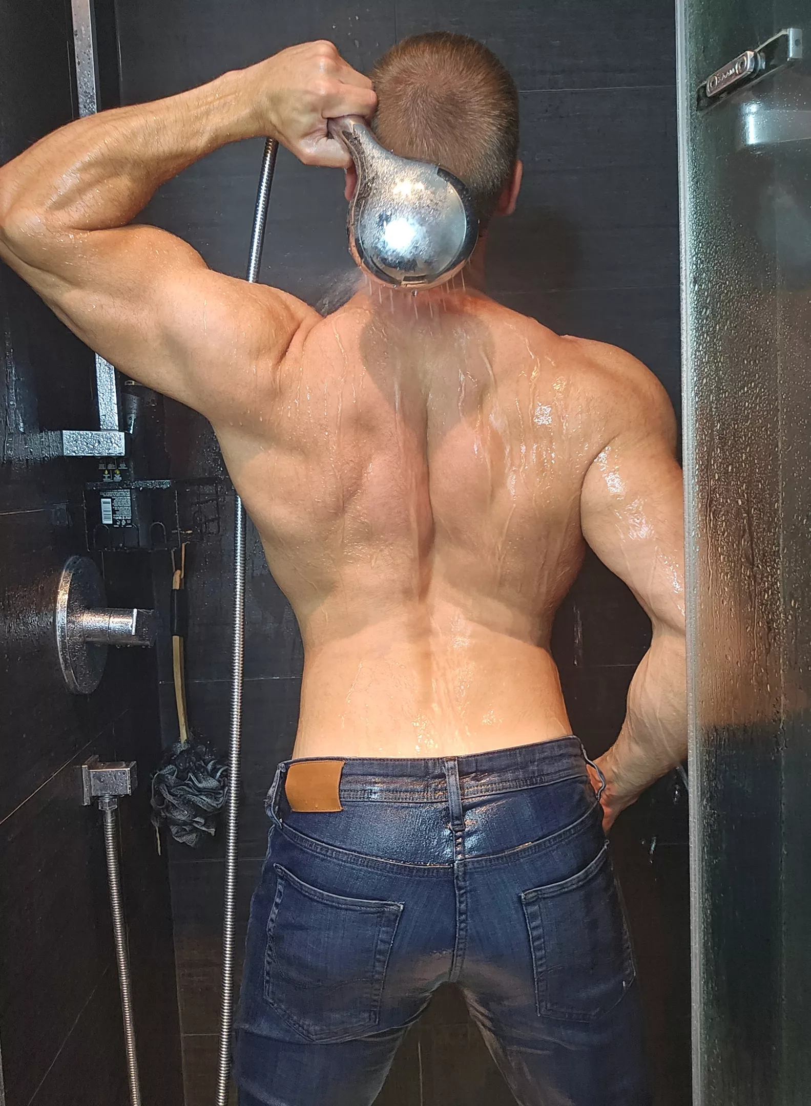 Wanna help me wash my clothes 😏💦..?