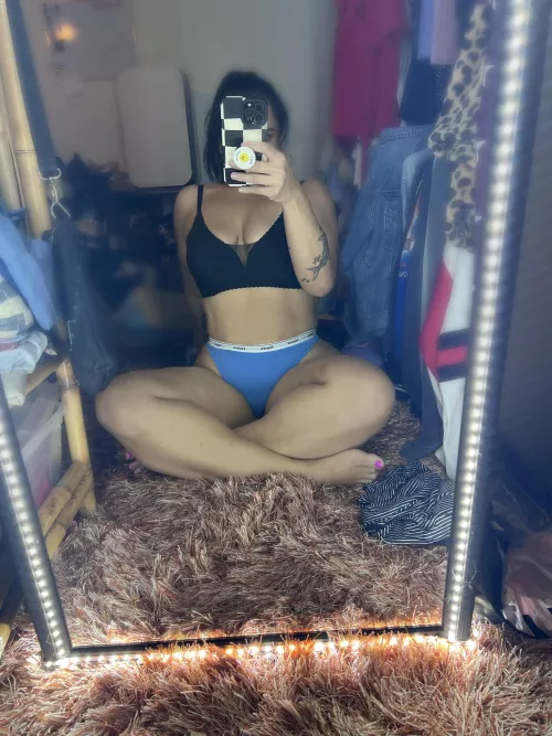 When you’re out of town, I want to send you cute photos to keep me on your mind. 😏