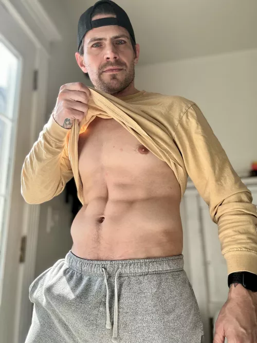 Who else is happy about sweats weather? 🤔