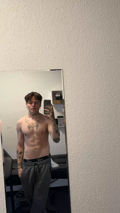 whos into younger guys? m/19