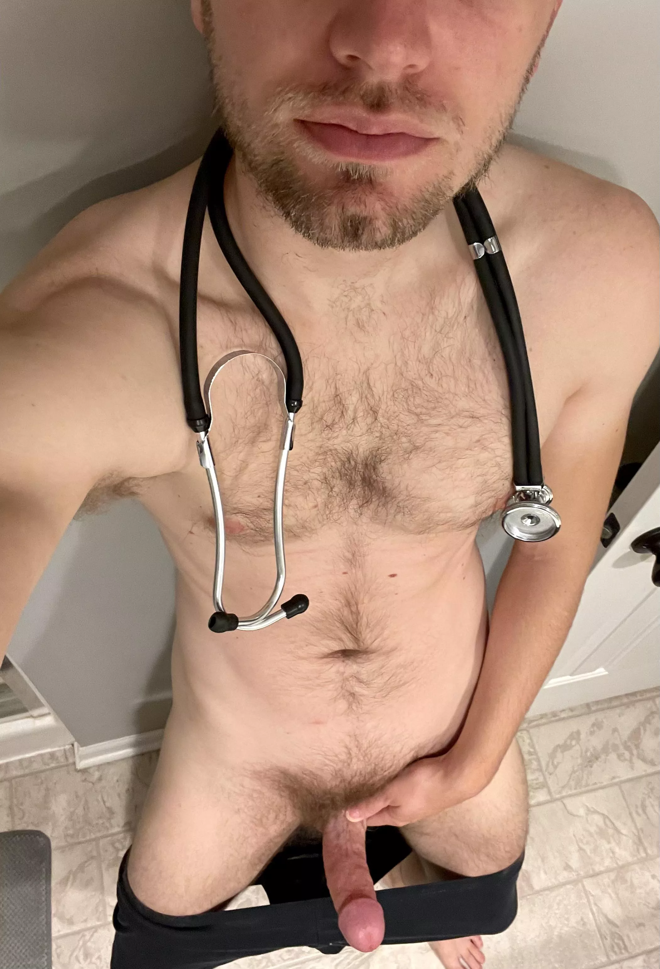 Would you let a doctor give you a checkup in bed? 😈