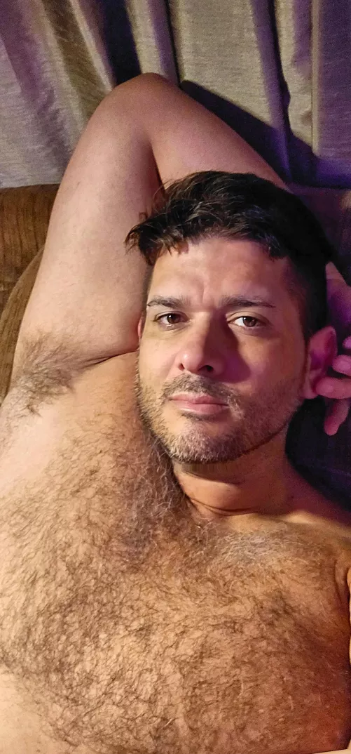 Anyone cute wanna be put in a headlock?