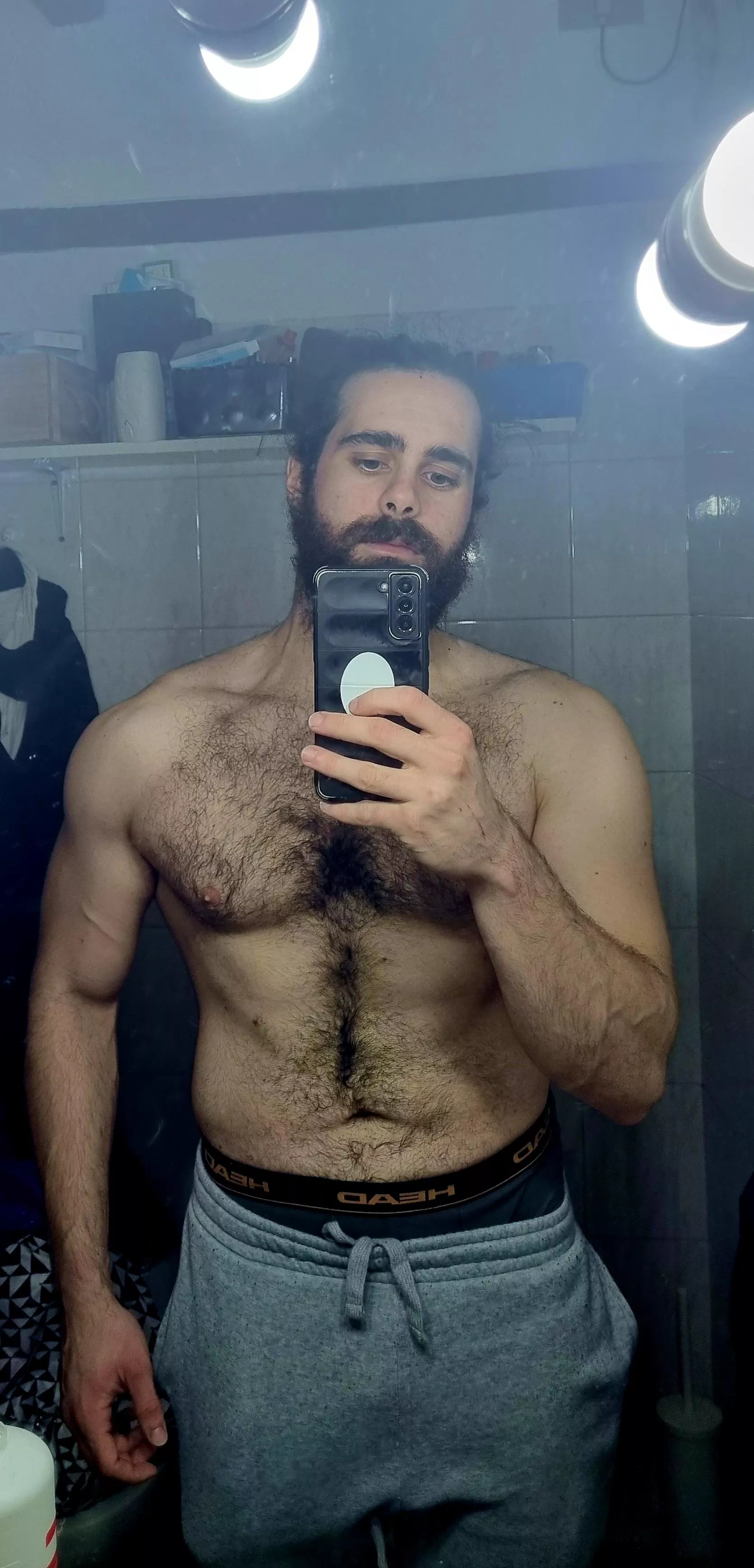 Are hairy guys still a thing?