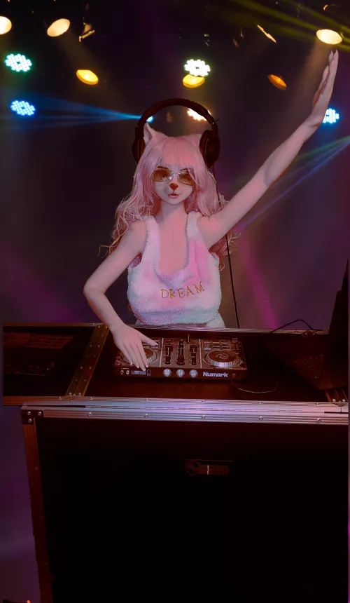 Ari on the one's and two's