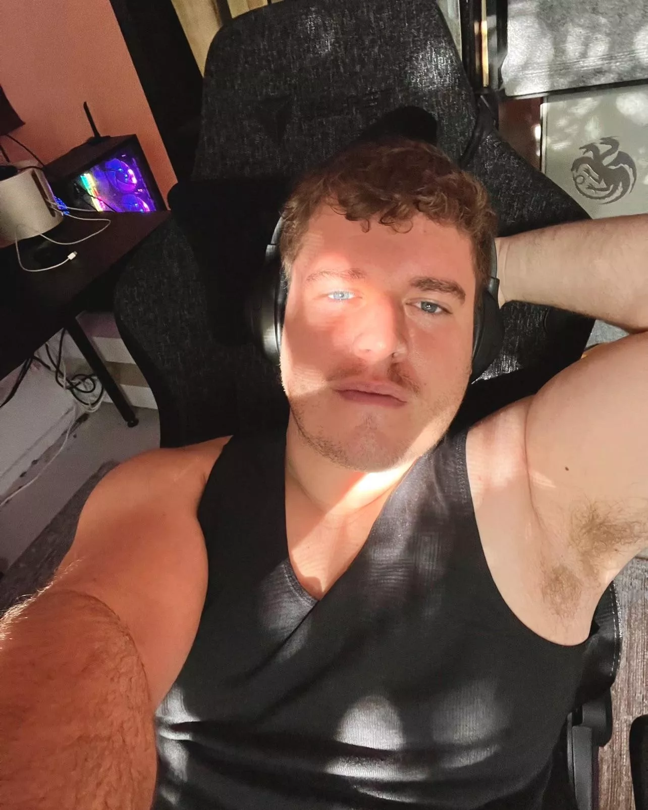 Aussie nerd, looking for buddies or whatever else comes my way. DMs wide open ;)