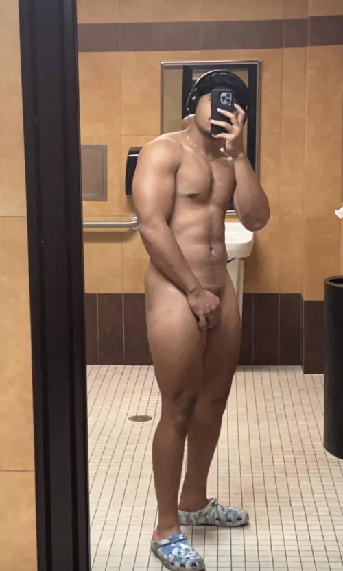 Big dicks only plz @stonejer8