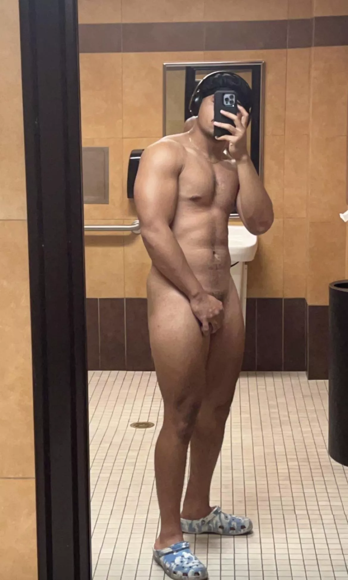 Big dicks only plz @stonejer8