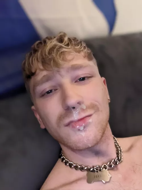 boyfriends (39) cum shot on my (22) face 😝