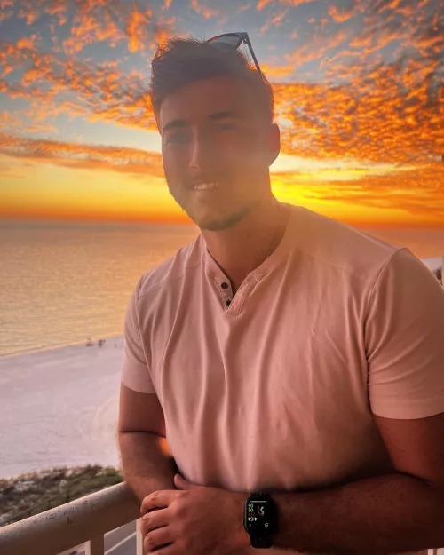 Chasing sunsets 🌅