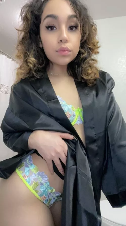 Come in the bathroom with me🤫