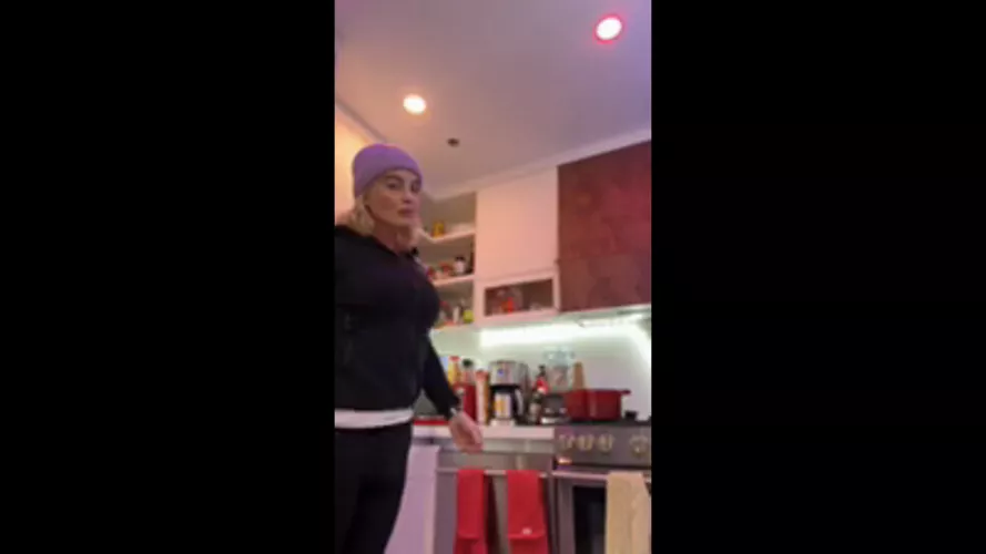 Comment your age, if you’d fuck my ass