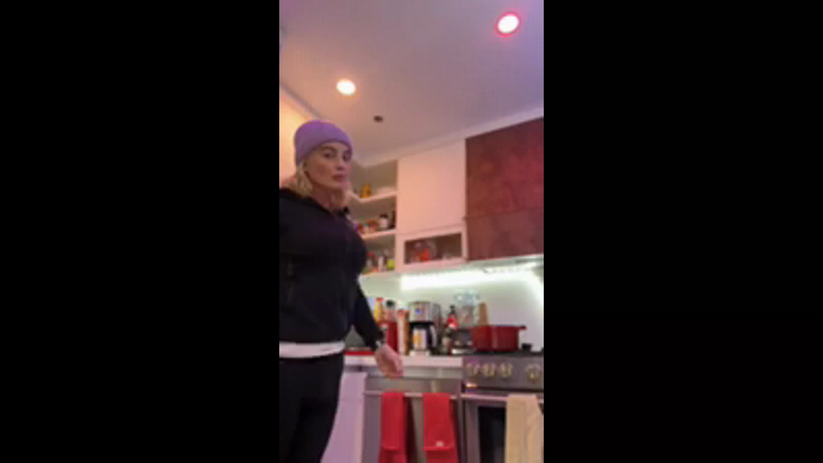 Comment your age, if you’d fuck my ass