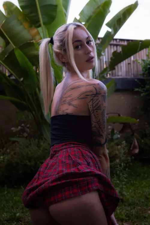 Delicious school buns under the skirt