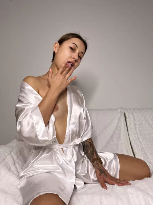 Describes my pussy with just an emoji