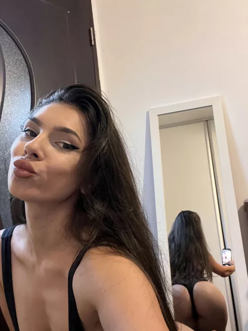 Does anyone of you love fuck me doggy style?