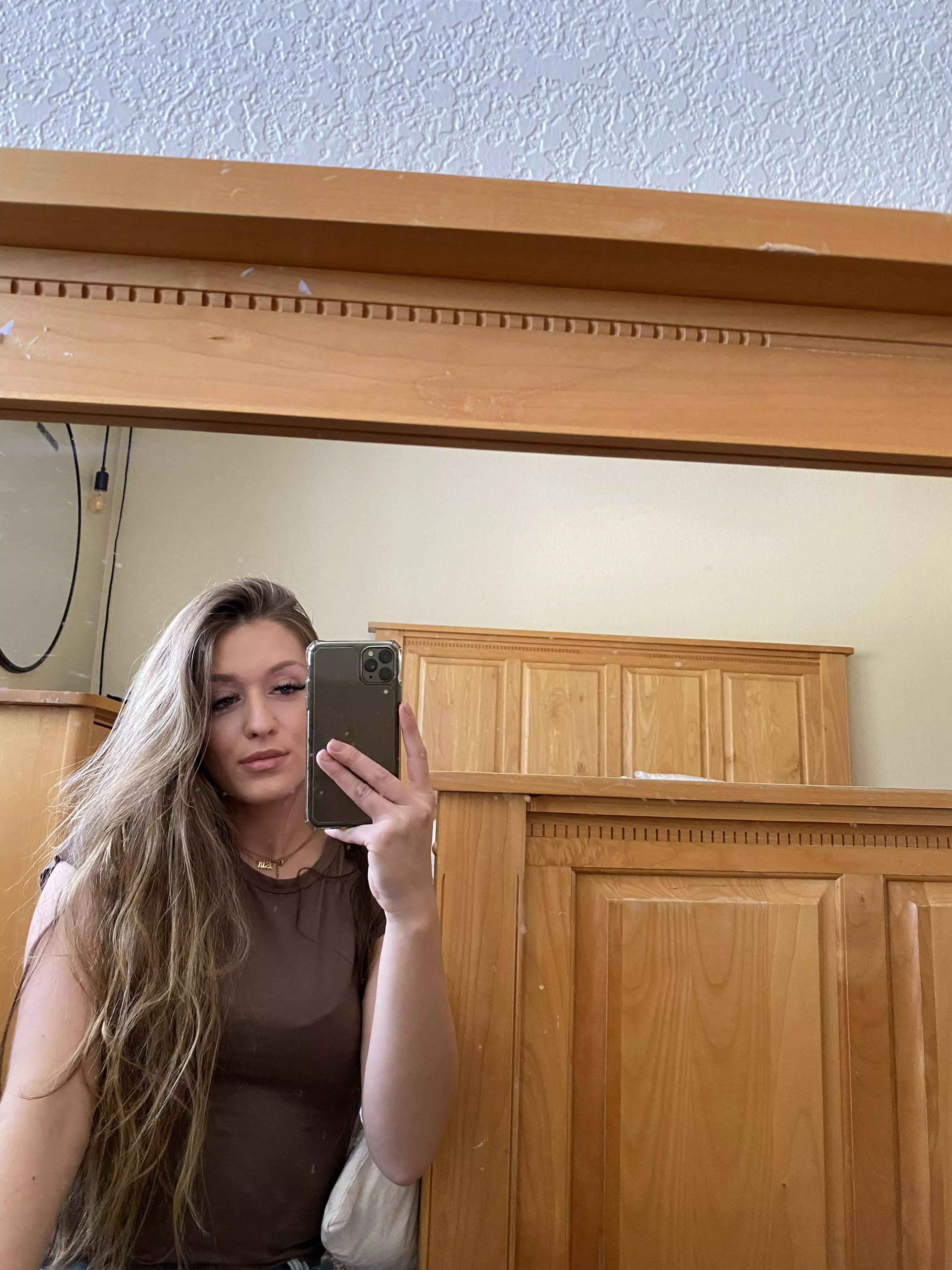 dying to put the acrylics back on 🥵, pedicure done ✔️ waiting for my trip to get them back 💦. still thinking white? 🤔