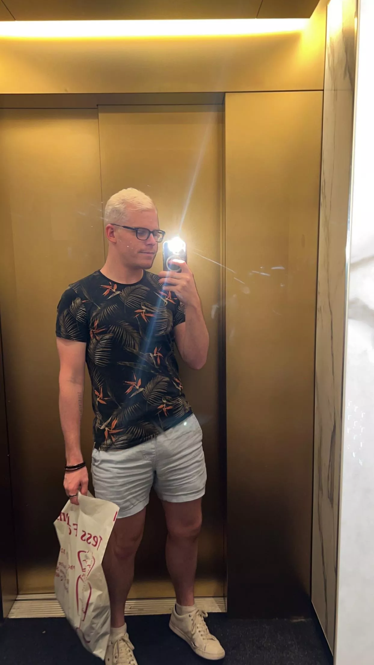 Elevator lighting > all other lighting💡