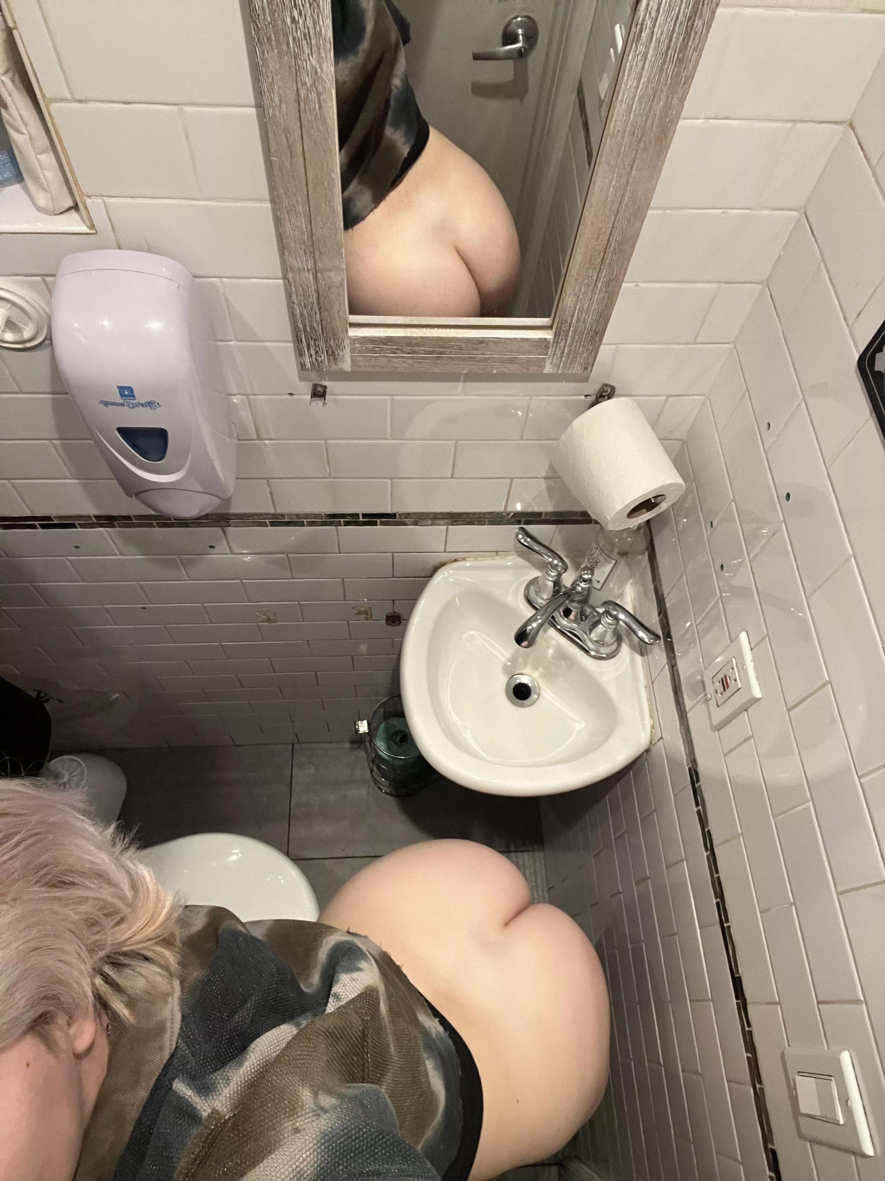 Employees must Wash hands after fucking coworker in bathroom 😈