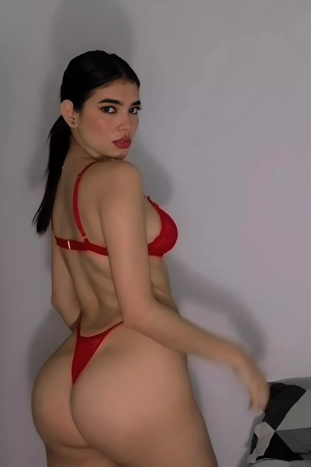 (F18) do red bikinis fit me?