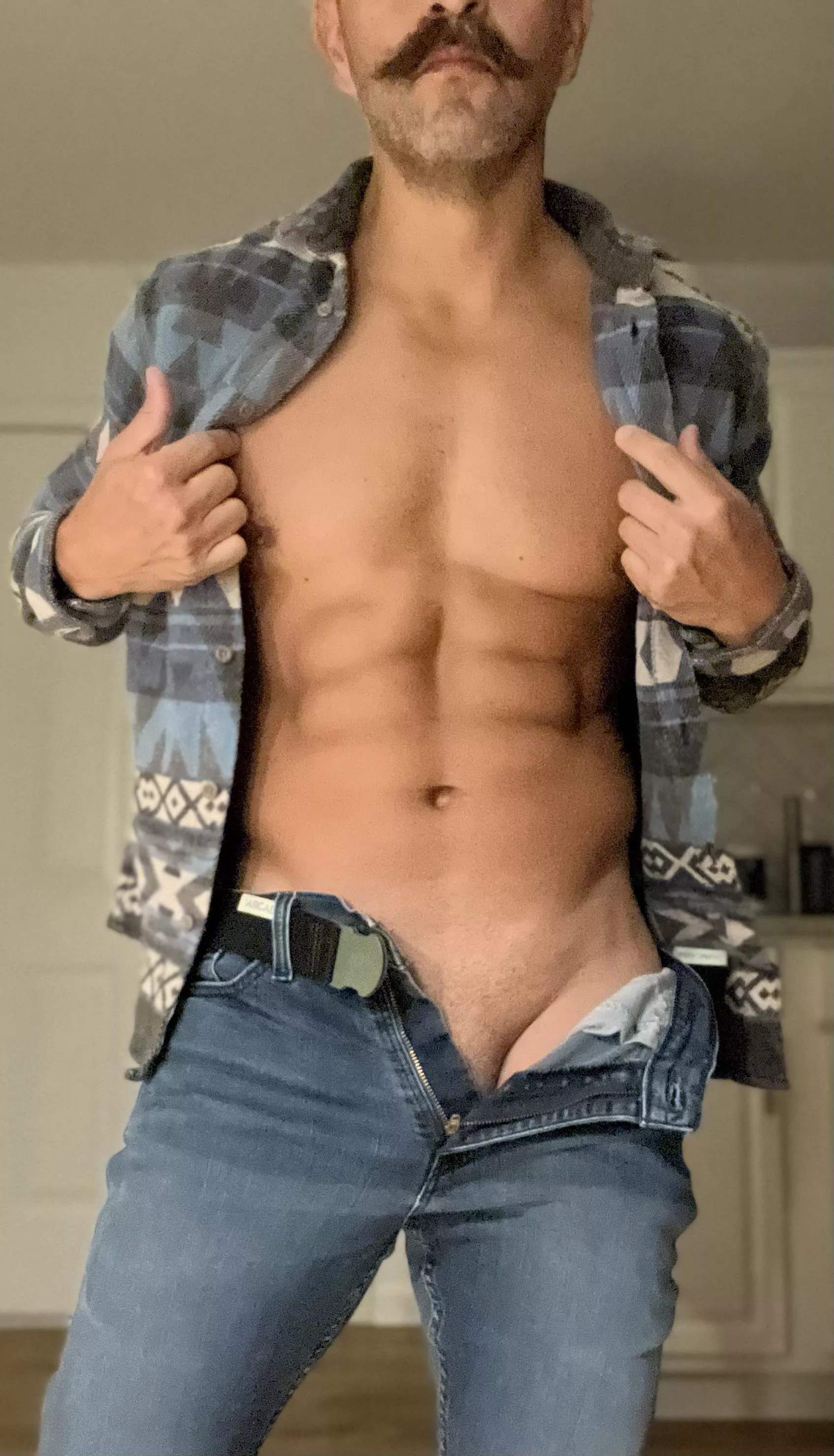 Happy Monday sinners! I’ve got space for two, who’s jumping on? I promise it’ll be worth it!